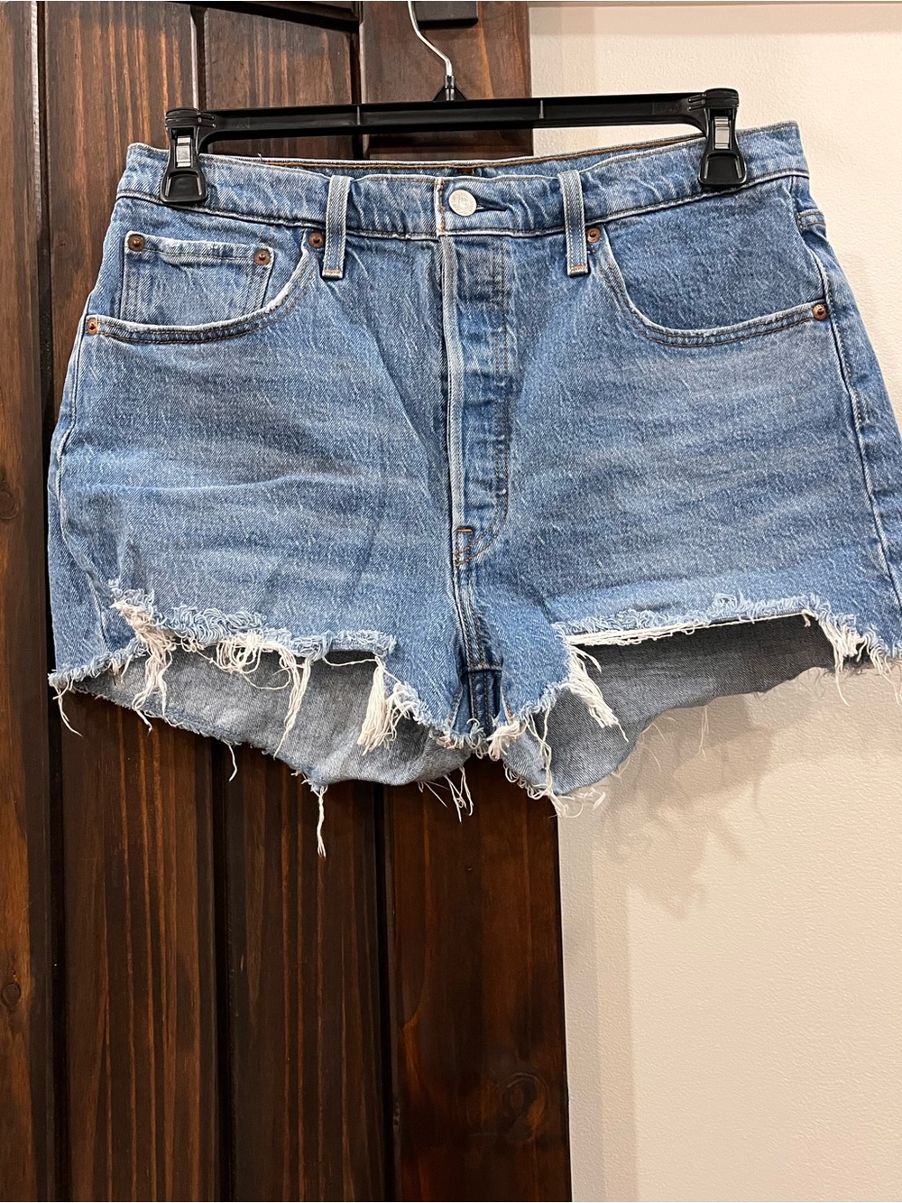 Levi’s 501 size 32 women’s cut off denim shorts